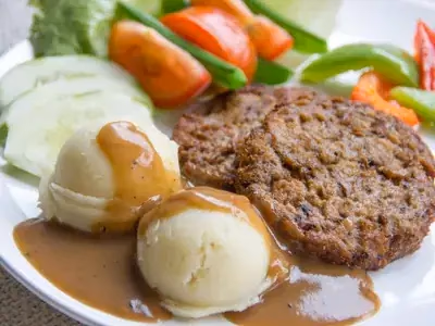 Hambúrguer de grão-de-bico grelhado servido com salada verde