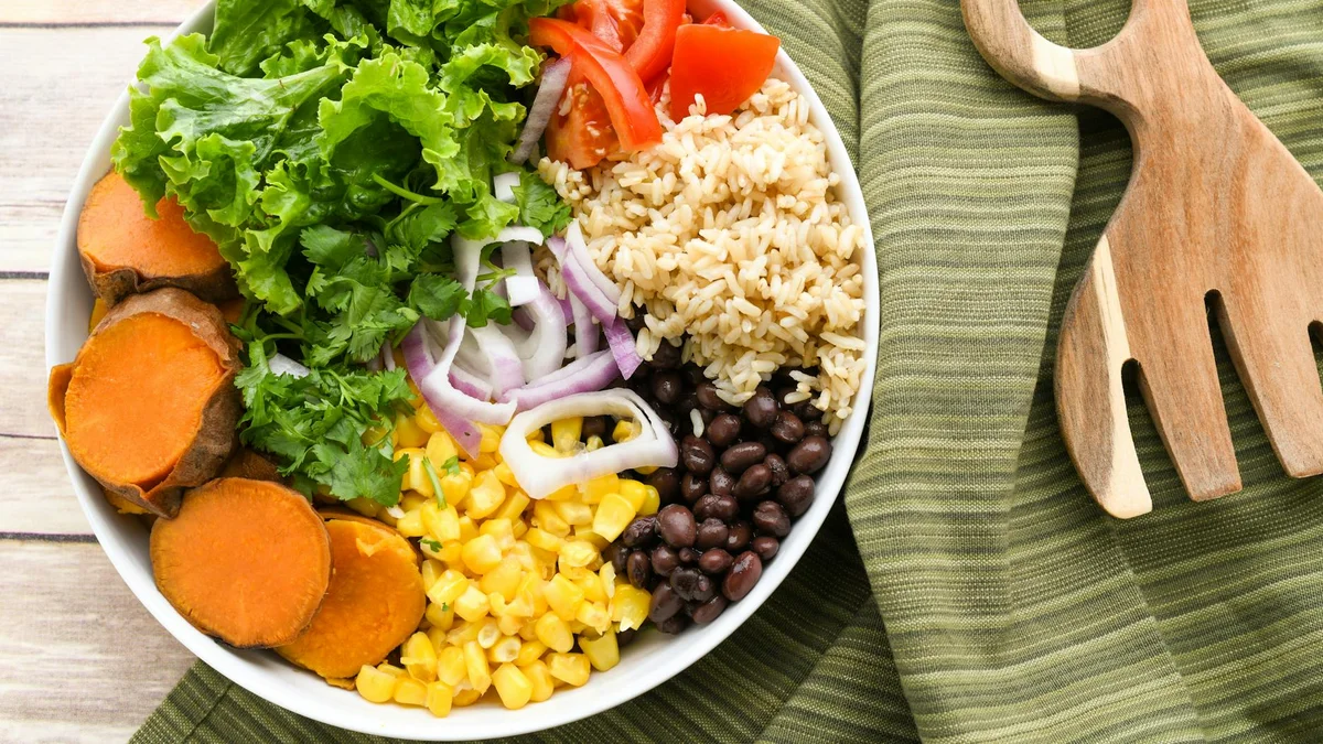 Tigela com arroz integral, batata-doce e aveia